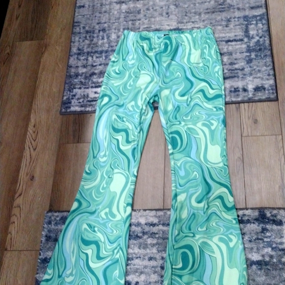 70s Inspired bell bottom pants - Picture 3 of 8